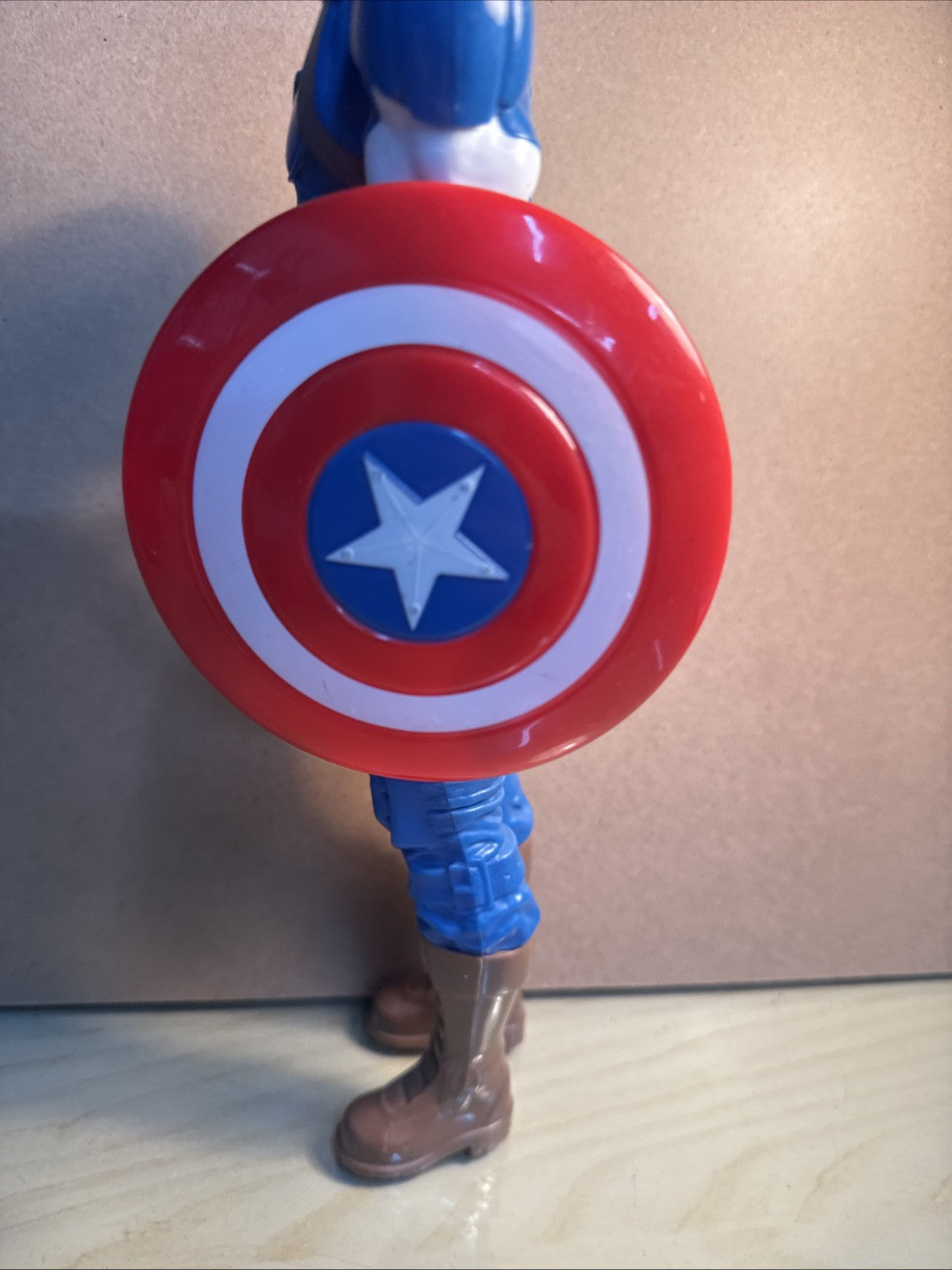 Hasbro Captain America Action Figure C-3252B Hero 2016