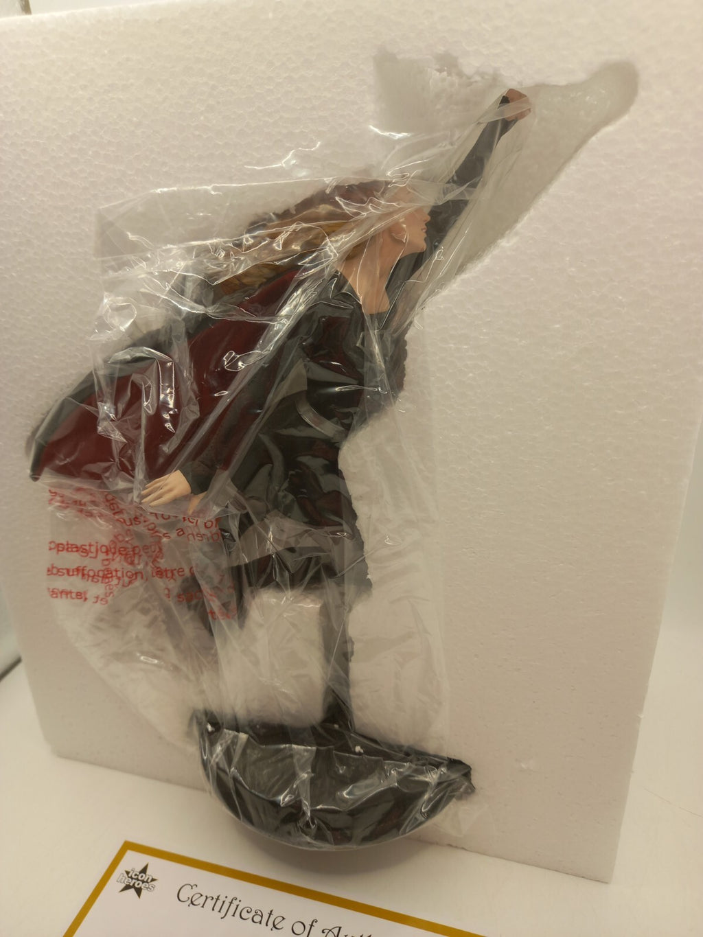 Dark Supergirl Collectible Statue: Icon Heroes Convention Exclusive #092/300