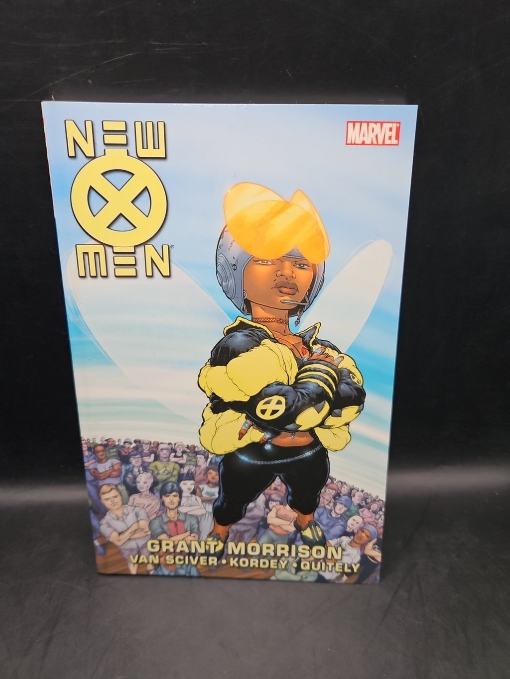 New X-Men by Grant Morrison Book 2 by Grant  Morrison,  Ethan  Van Sci Paperback