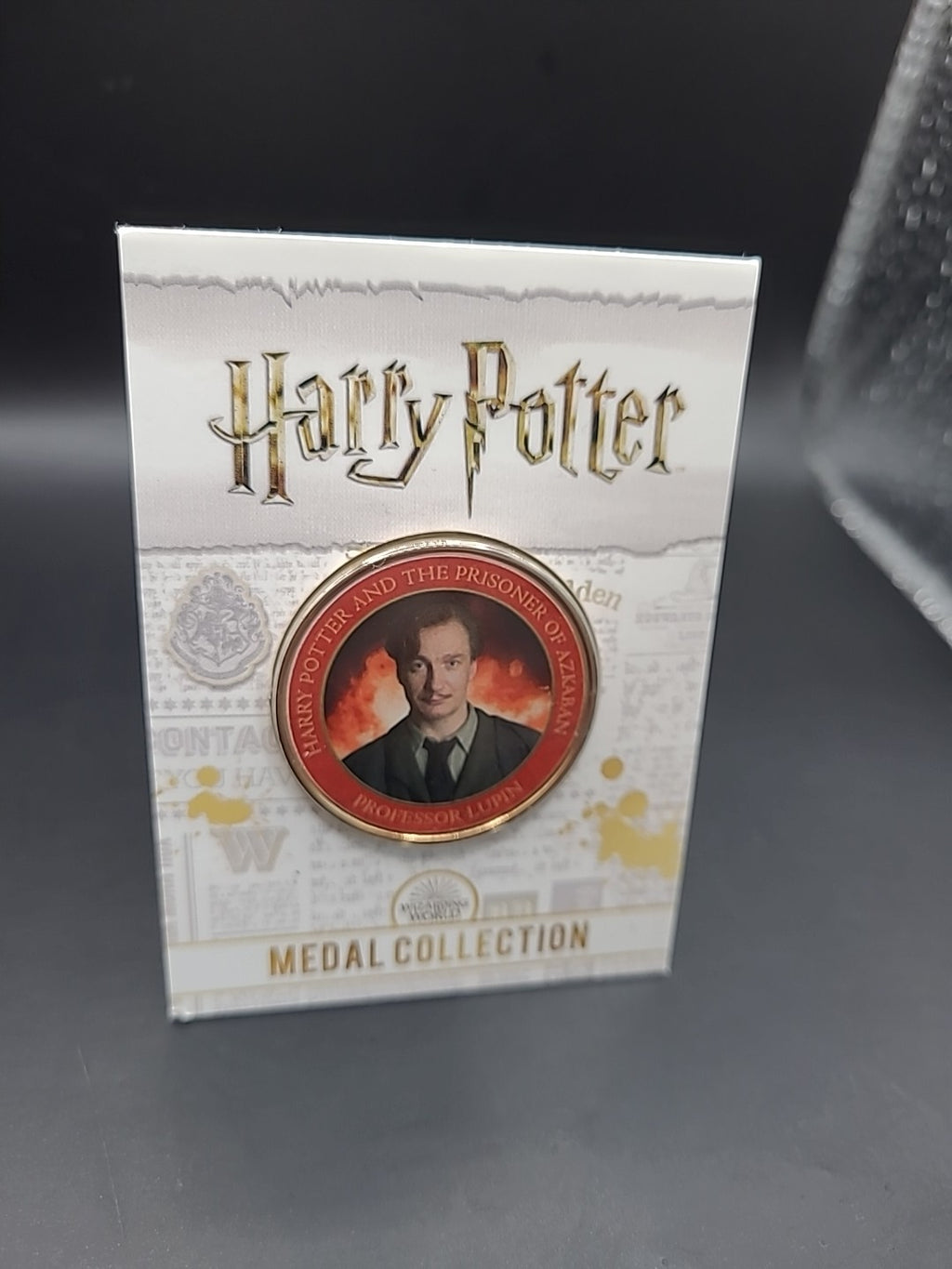 RARE HARRY POTTER MEDAL COIN IN CARD PROFESSOR LUPIN PRISONER OF AZKABAN