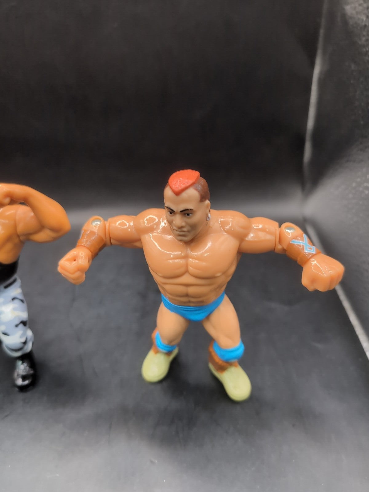 3 X WWF Hasbro Wrestling Figures The Bushwhackers & Tatanka