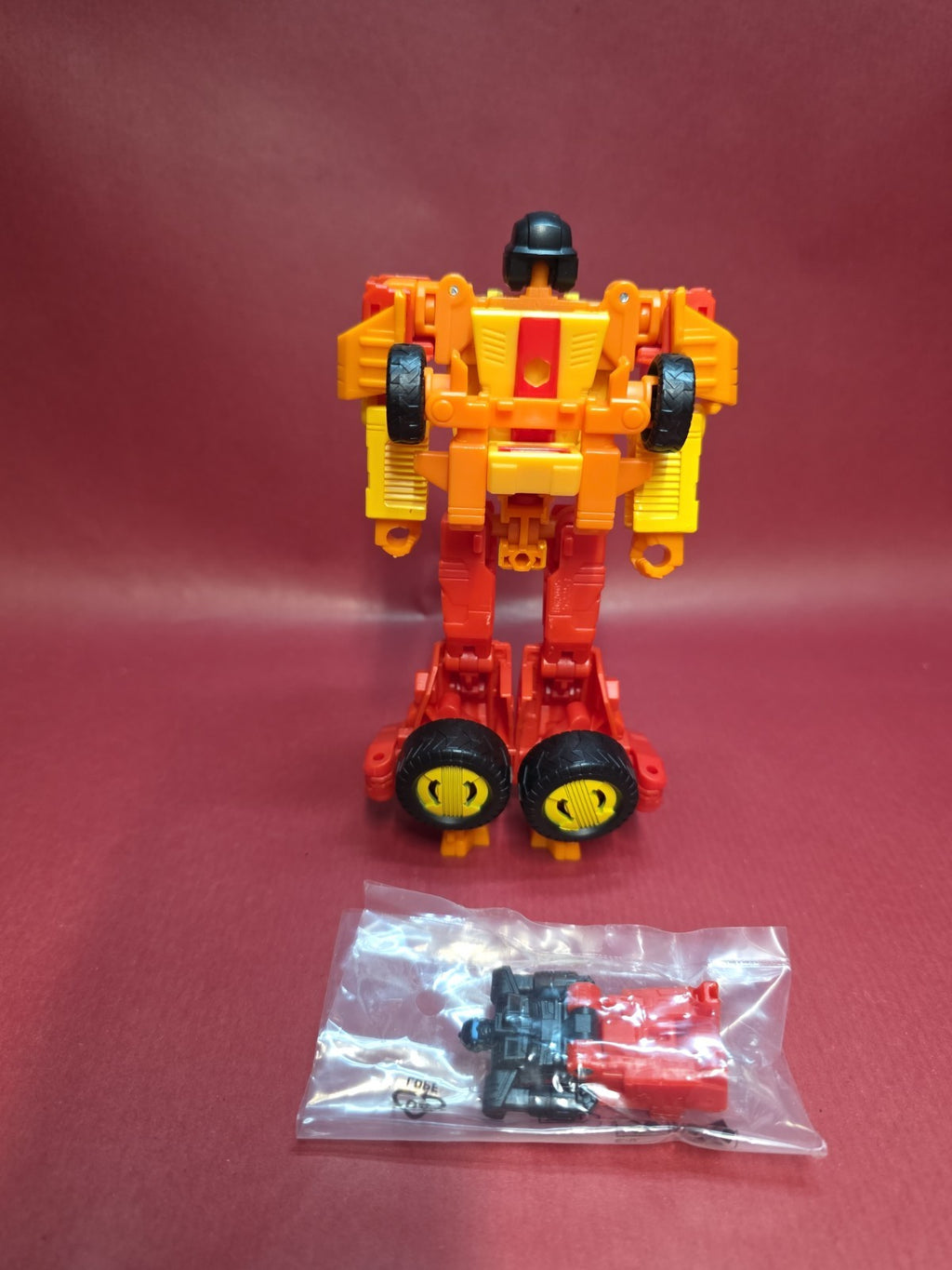 Transformers Age of the Primes Deluxe Class Targetmaster Sureshot Action Figure