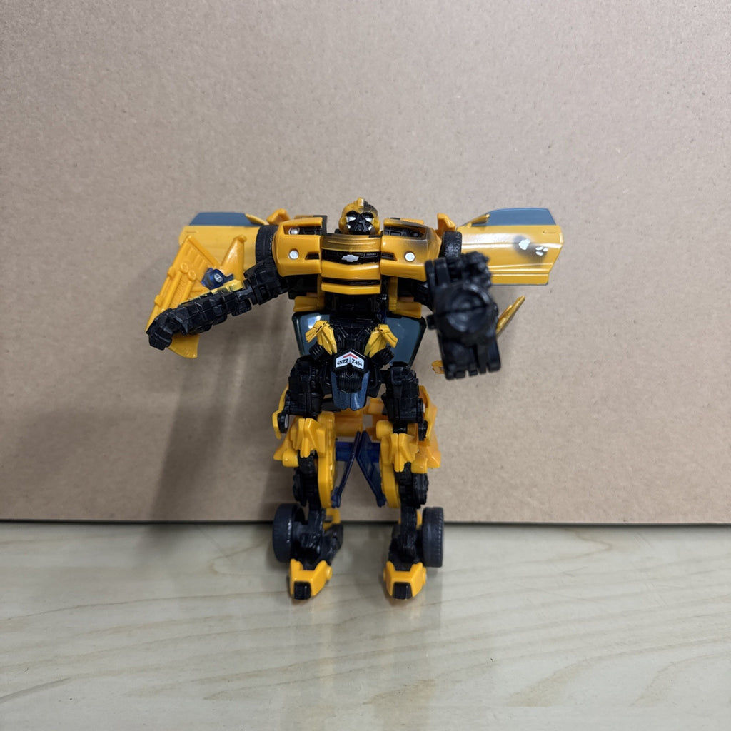 Transformers 2007 Movie Concept Camaro Bumblebee Battledamaged