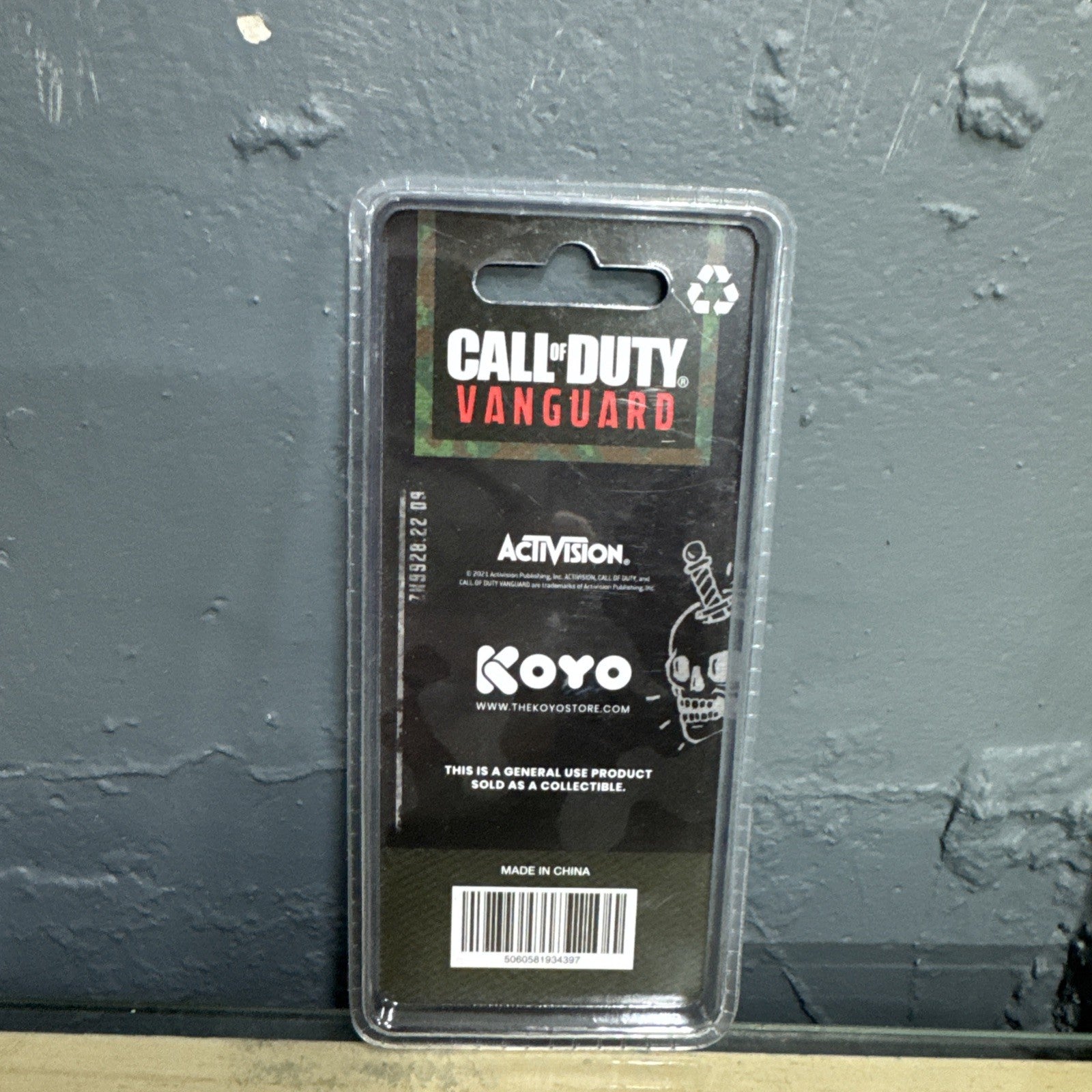 OFFICIAL CALL OF DUTY VANGUARD LOGO KEYCHAIN KEYRING