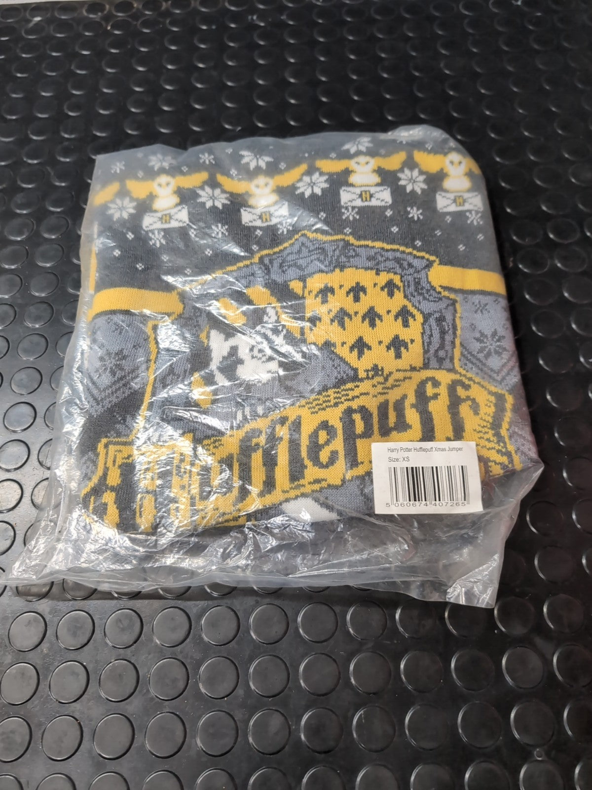 Harry Potter Men's XS Fair Isle Hufflepuff Crest Crew Sweater Christmas Hogwarts