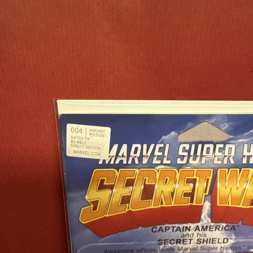 2015 Marvel Secret Wars Comic #4 Captain America Action Figure Variant Cover