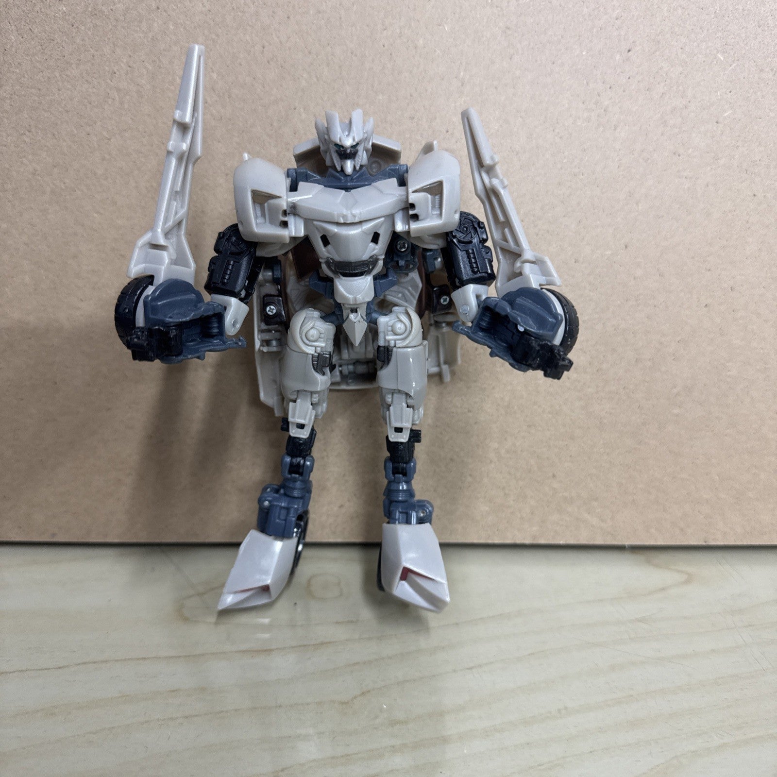 Hasbro Transformers DOTM Deluxe Class Sideswipe Dark of The Moon Missing Weapon