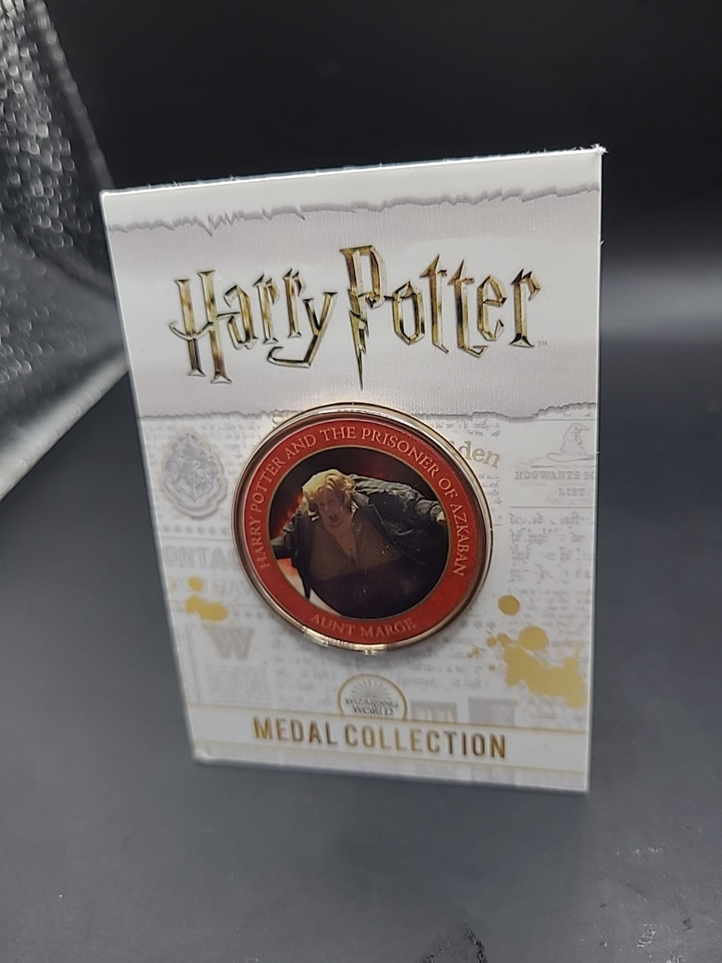 RARE HARRY POTTER MEDAL COIN IN CARD AUNT MARGE THE PRISONER OF AZKABAN
