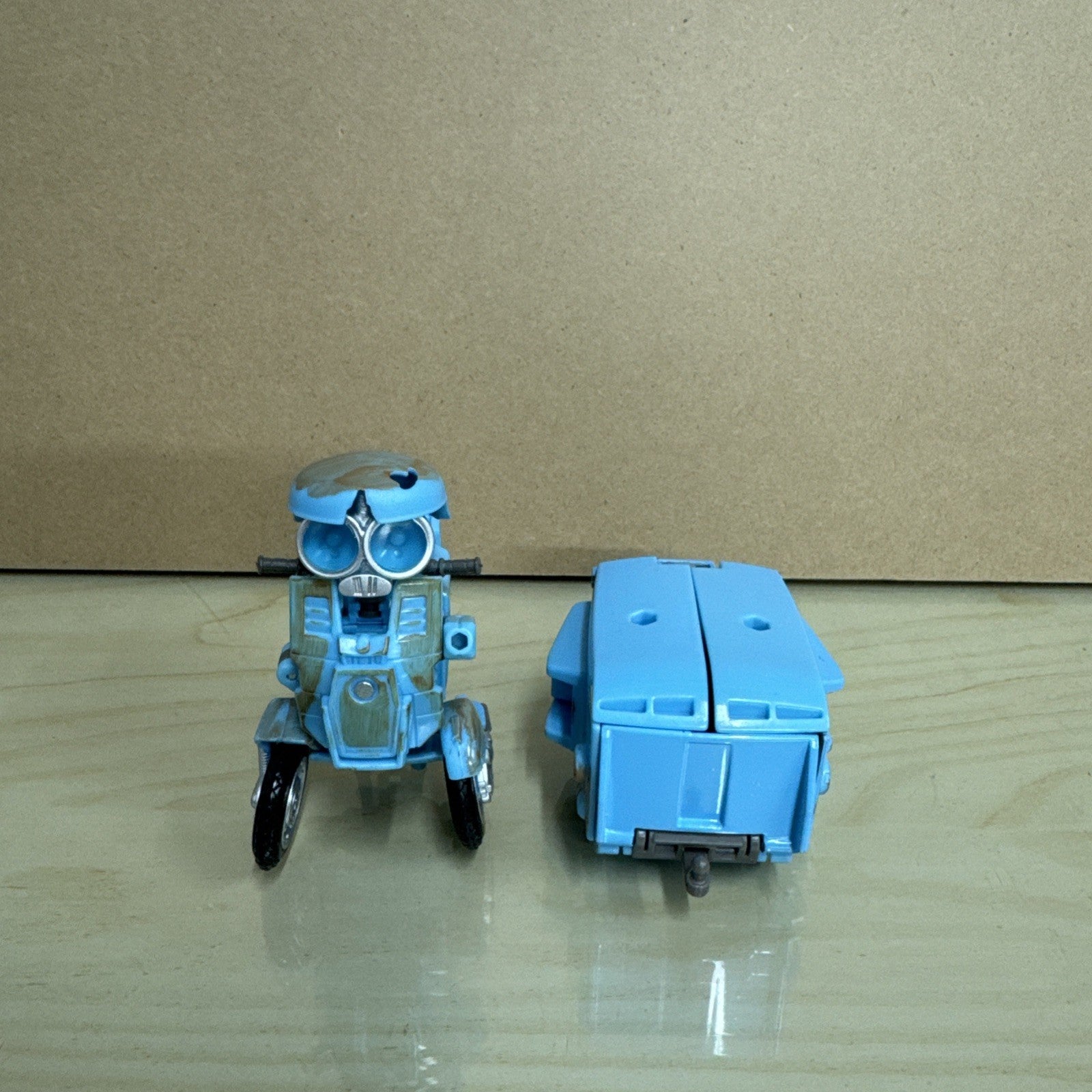 Transformers The Last Knight Premier Edition Autobot Sqweeks