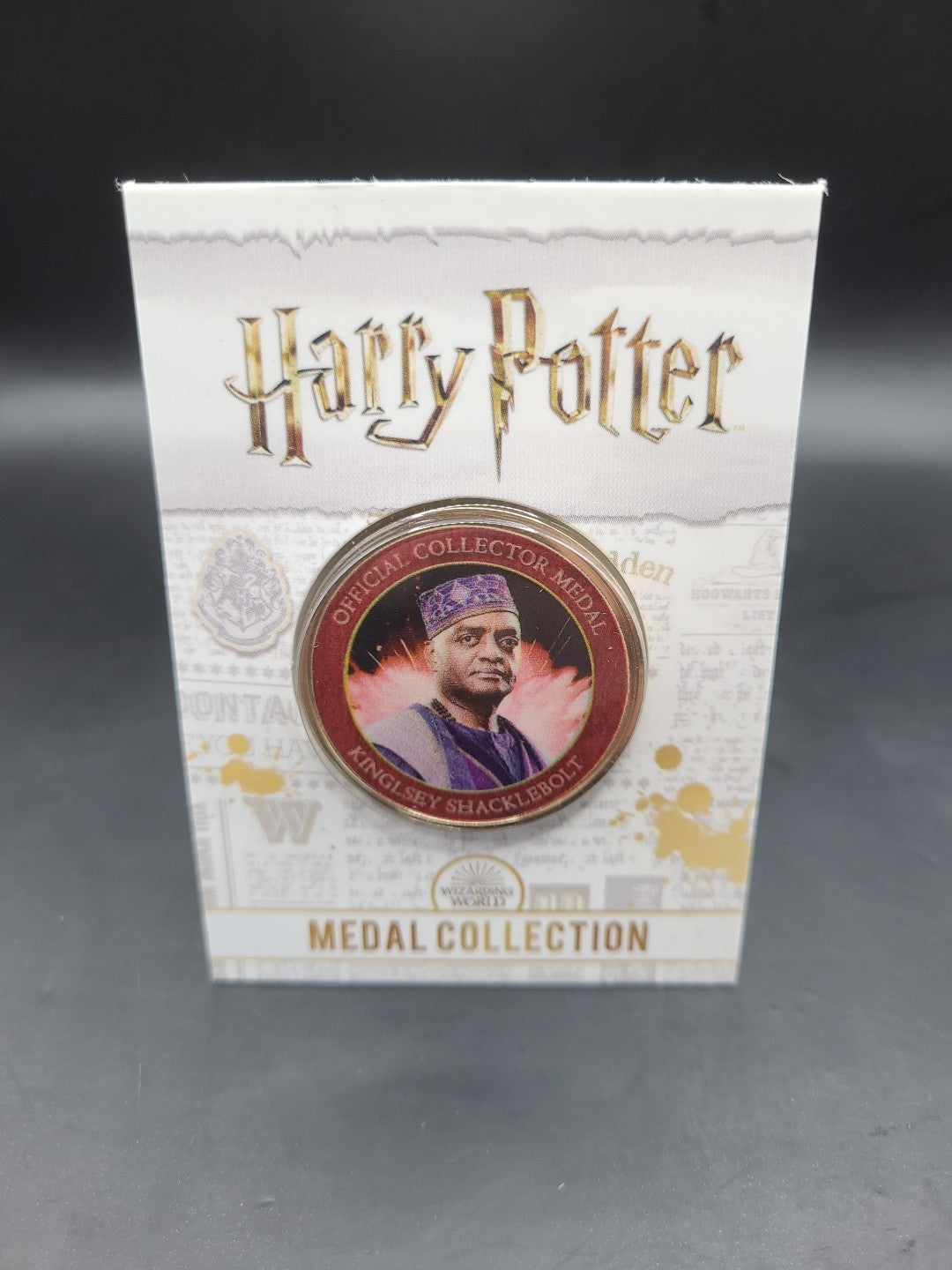 HARRY POTTER CARD WITH MEDAL KINGSLEY SHACKLEBOLT GEROGE HARRIS J K ROWLING