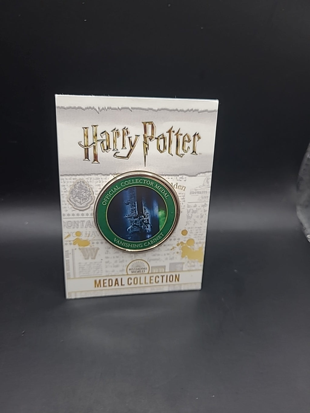 Harry Potter Medal Coin Collection - Artefacts And Spells - Vanishing Cabinet 