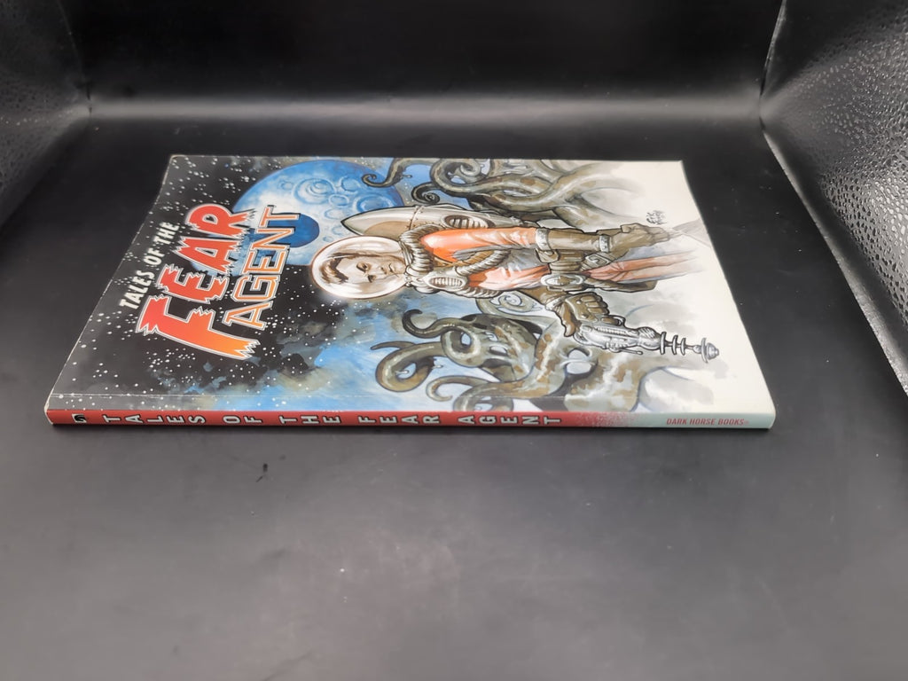 FEAR AGENT TALES OF THE DARK HORSE RICK REMENDER GRAPHIC NOVEL < 9781593079598