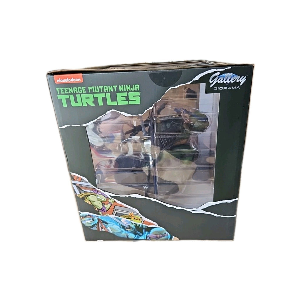 Teenage Mutant Ninja Turtles Leonardo Gallery Diorama Statue Diamond Select