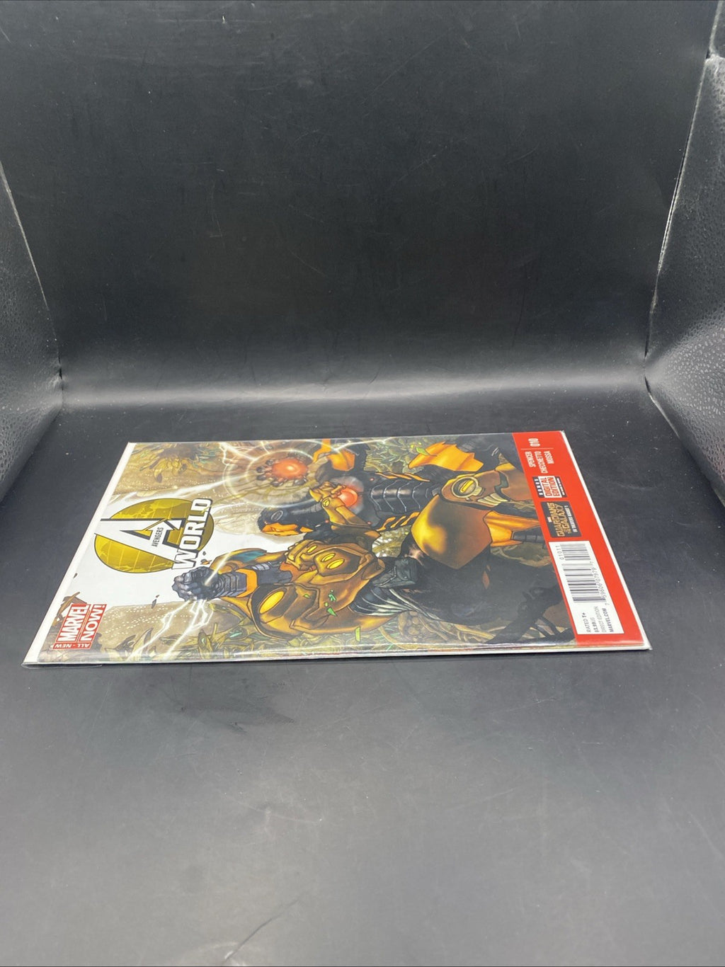MARVEL COMICS AVENGERS WORLD #10 SEPTEMBER 2014 FAST P&P SAME DAY DISPATCH