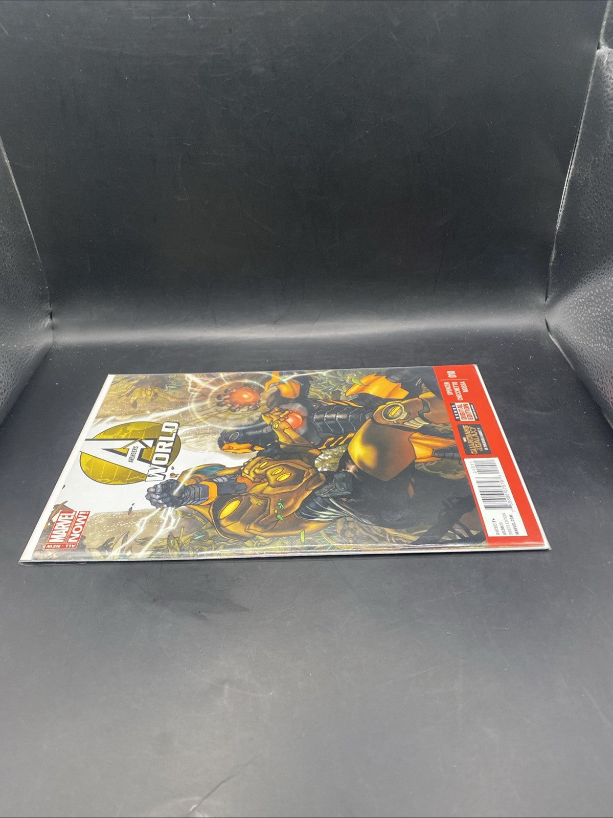 MARVEL COMICS AVENGERS WORLD #10 SEPTEMBER 2014 FAST P&P SAME DAY DISPATCH