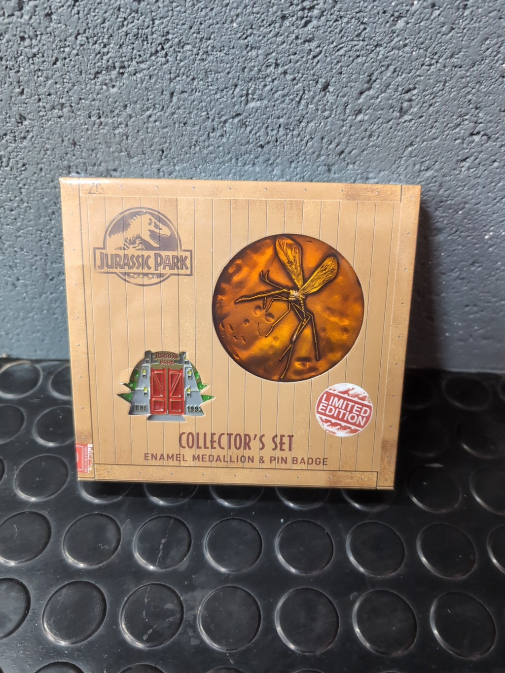 Jurassic Park Medallion and Pin Set Collector's Set Limited Edition