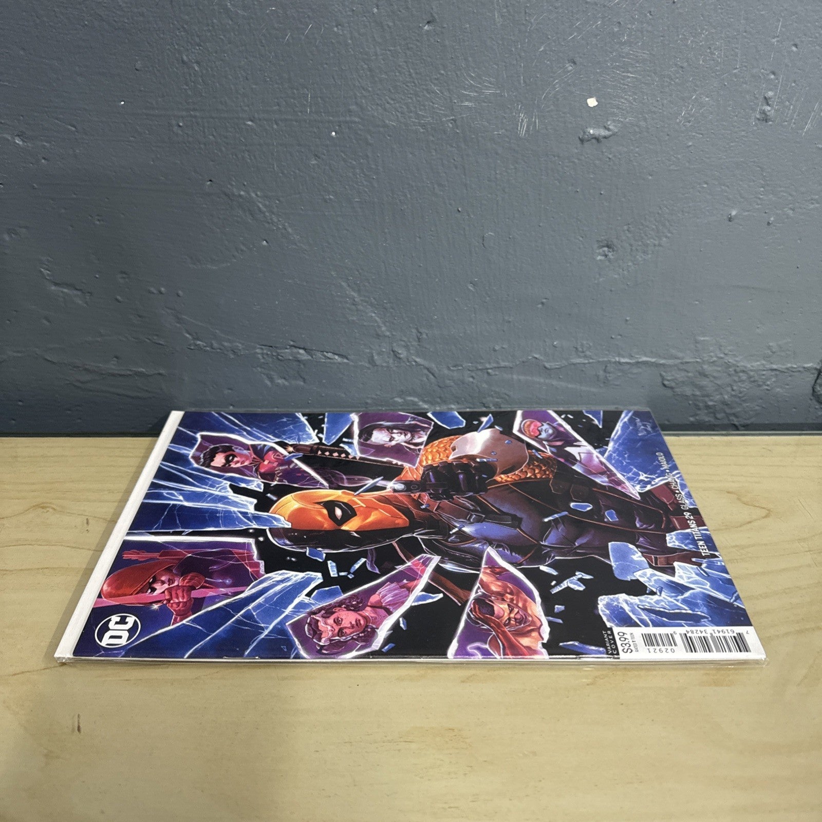 TEEN TITANS 29. SUAYAN VARIANT COVER DC