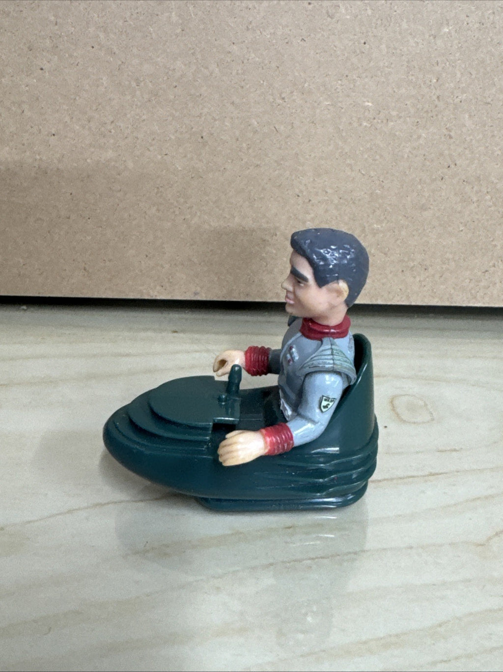 1992 COMMANDER SAM SHORE & ACCESSORY STINGRAY MATCHBOX VINTAGE 3.75” FIGURE