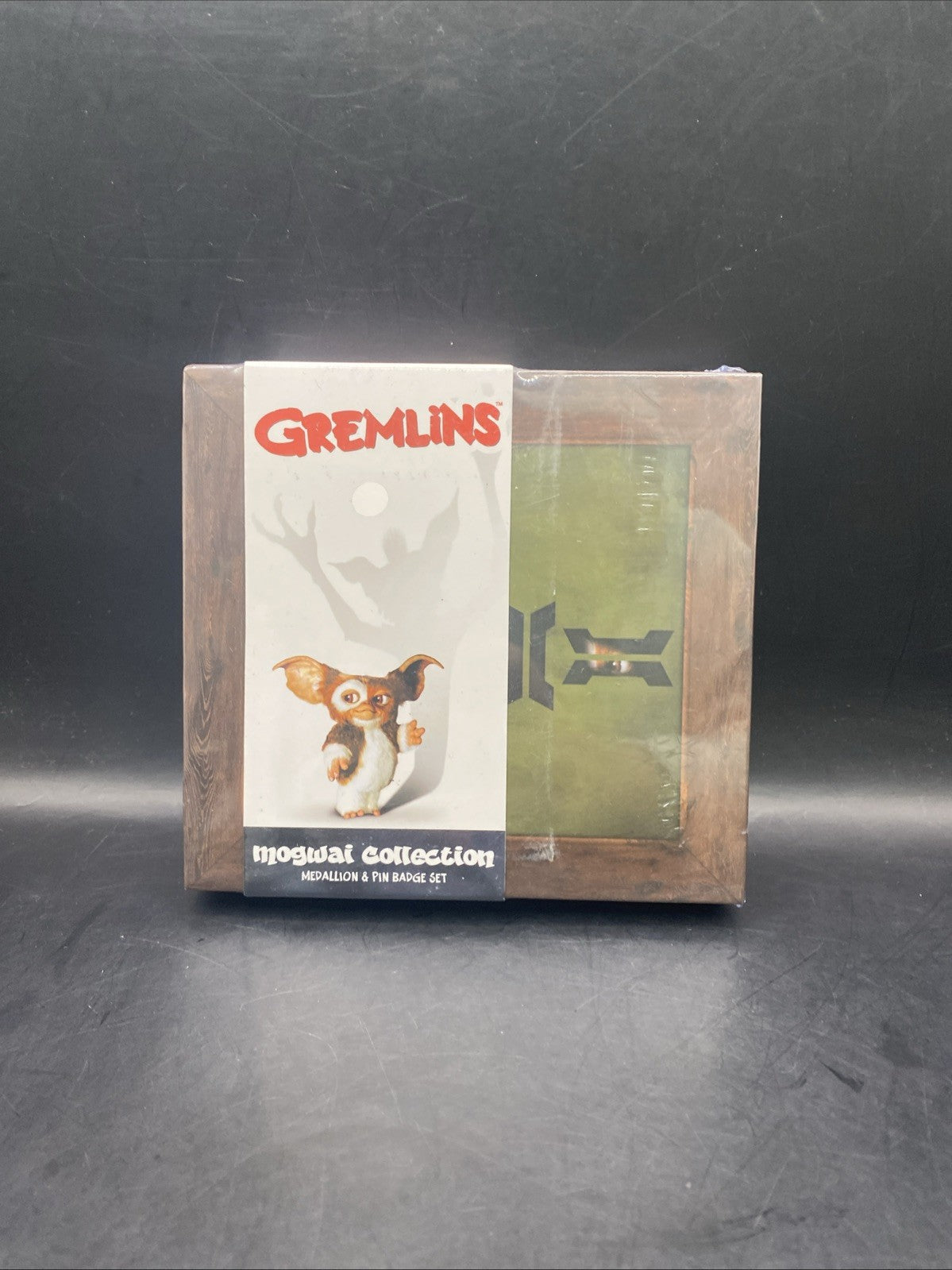 BNIB LIMITED EDITION GREMLINS PIN AND MEDALLION COLLECTOR'S SET