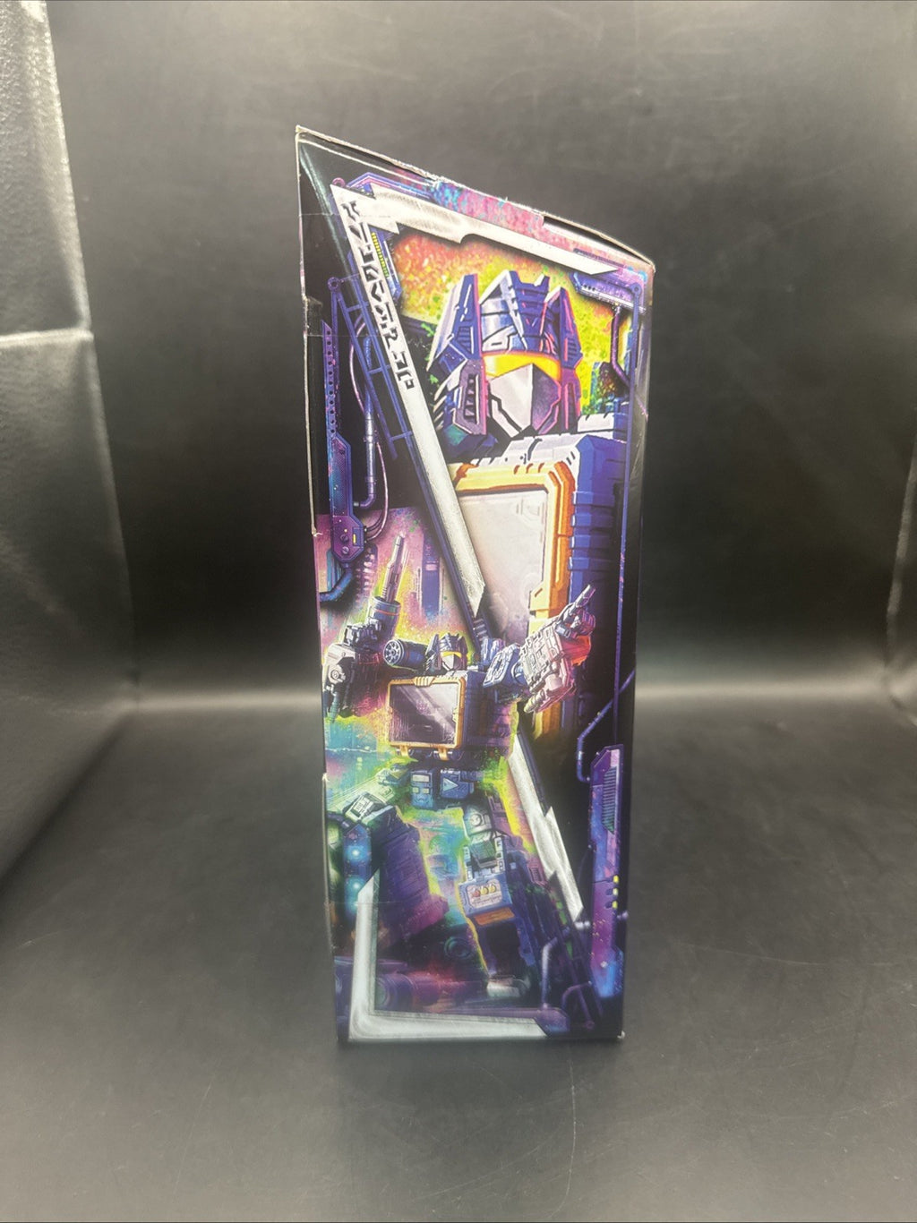 Transformers Generations Legacy Voyager Soundwave