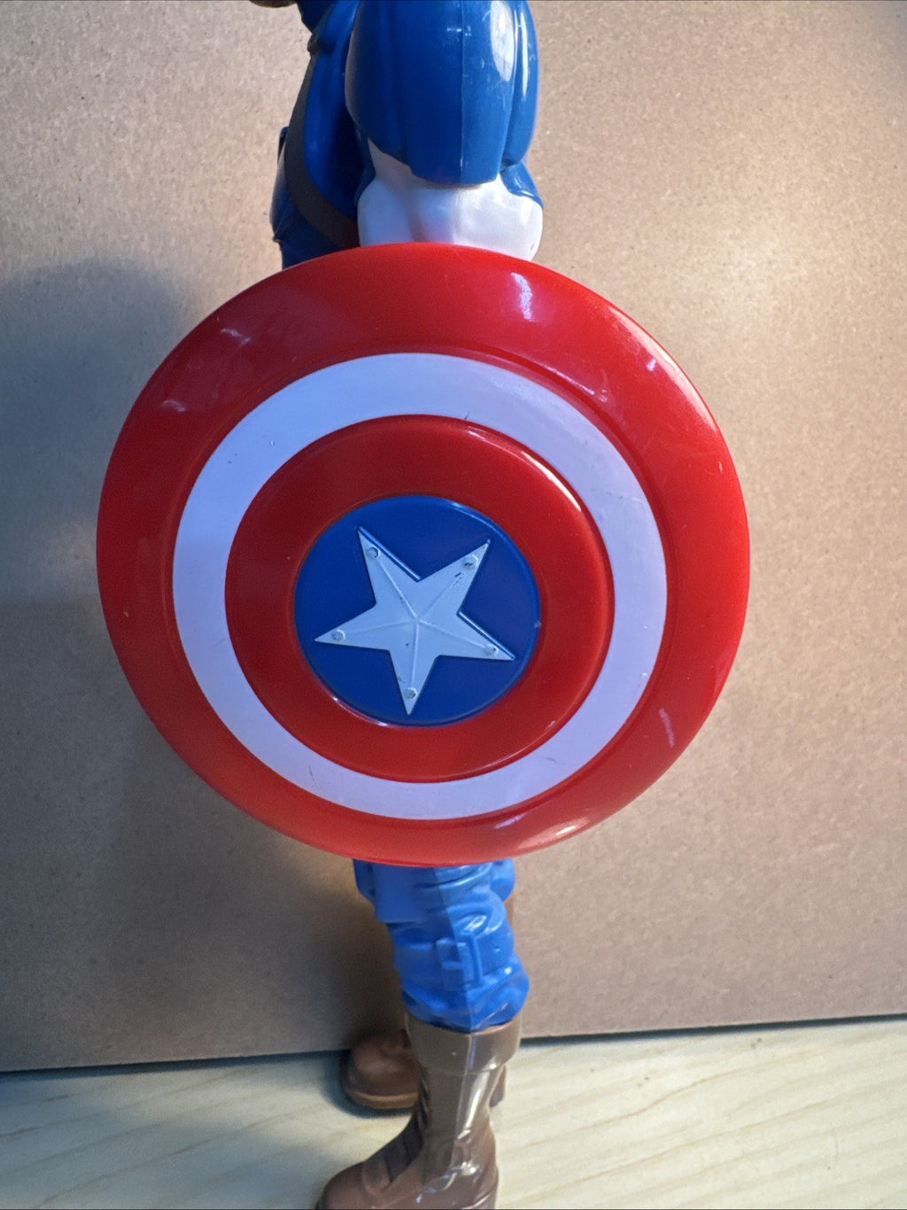 Hasbro Captain America Action Figure C-3252B Hero 2016