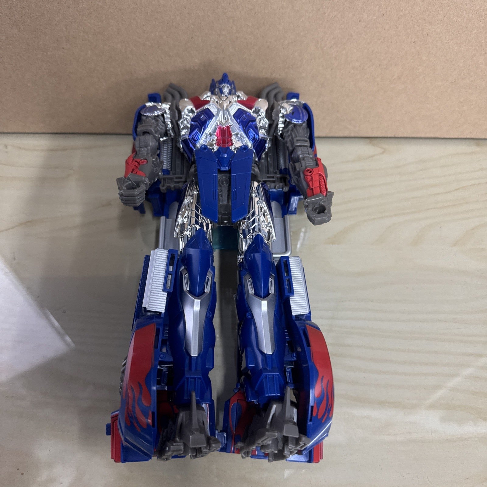 Optimus Prime Transformer 2013 Hasbro Tomy 11" Action Figure