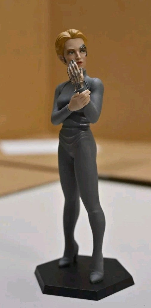 Star Trek Voyager 7 Of 9  QMx Mini Master Replica 6" Figure In Original Box 
