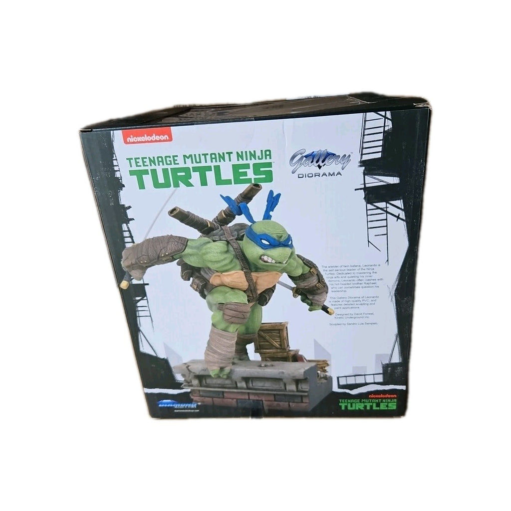 Teenage Mutant Ninja Turtles Leonardo Gallery Diorama Statue Diamond Select