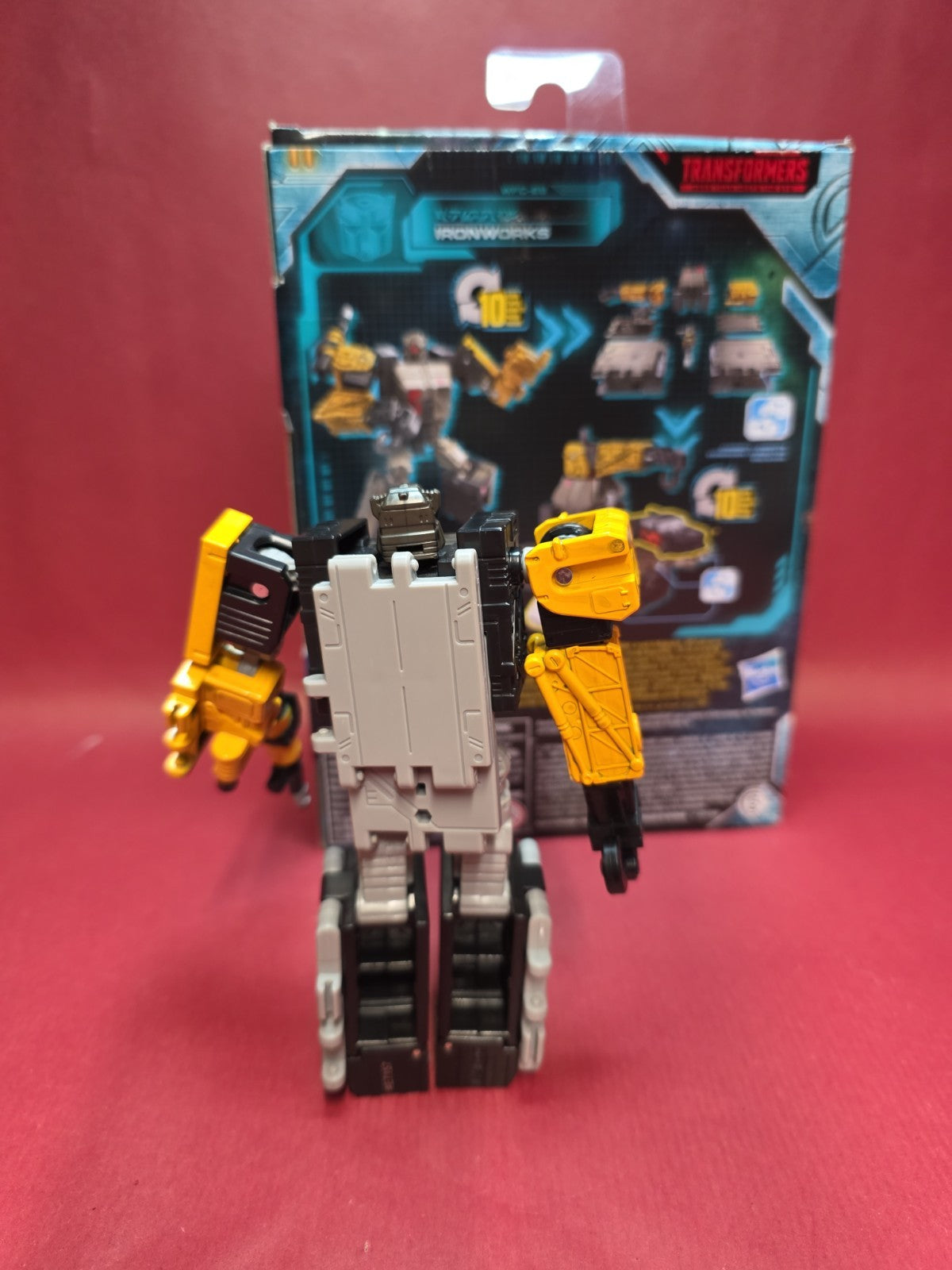 Boxed Transformers Earthrise Ironworks WFC-E8 War for Cybertron Action Figure 