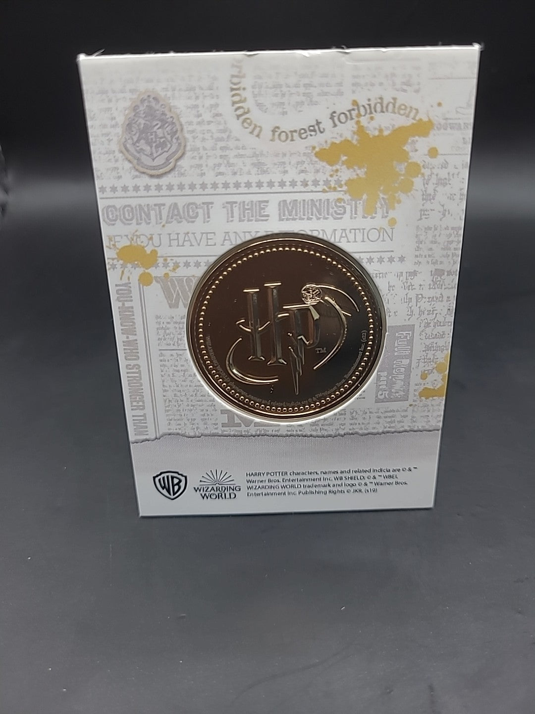 HARRY POTTER CARD WITH MEDAL KINGSLEY SHACKLEBOLT GEROGE HARRIS J K ROWLING