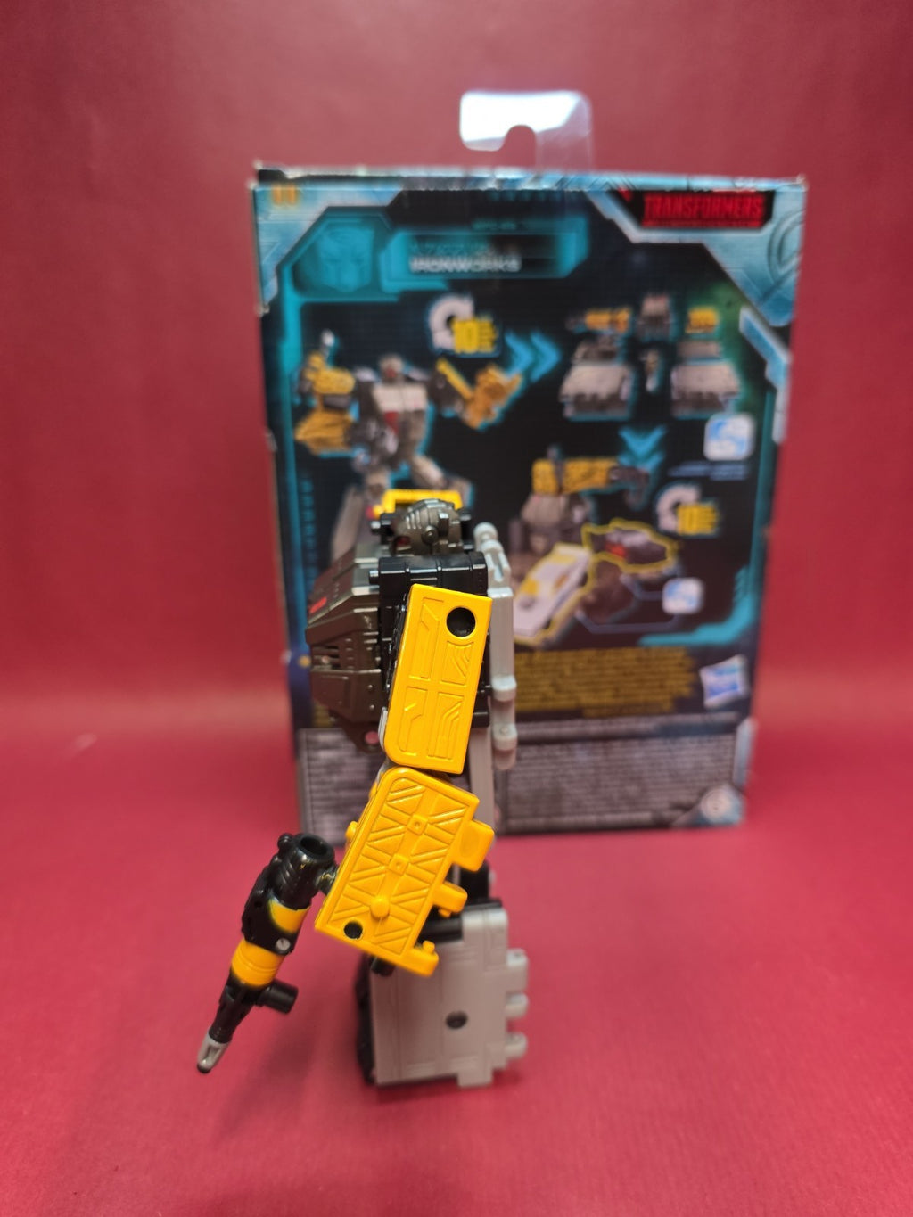 Boxed Transformers Earthrise Ironworks WFC-E8 War for Cybertron Action Figure 