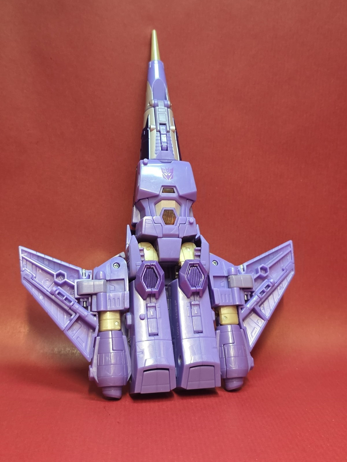 Transformers Kingdom Voyager Class Cyclonus
