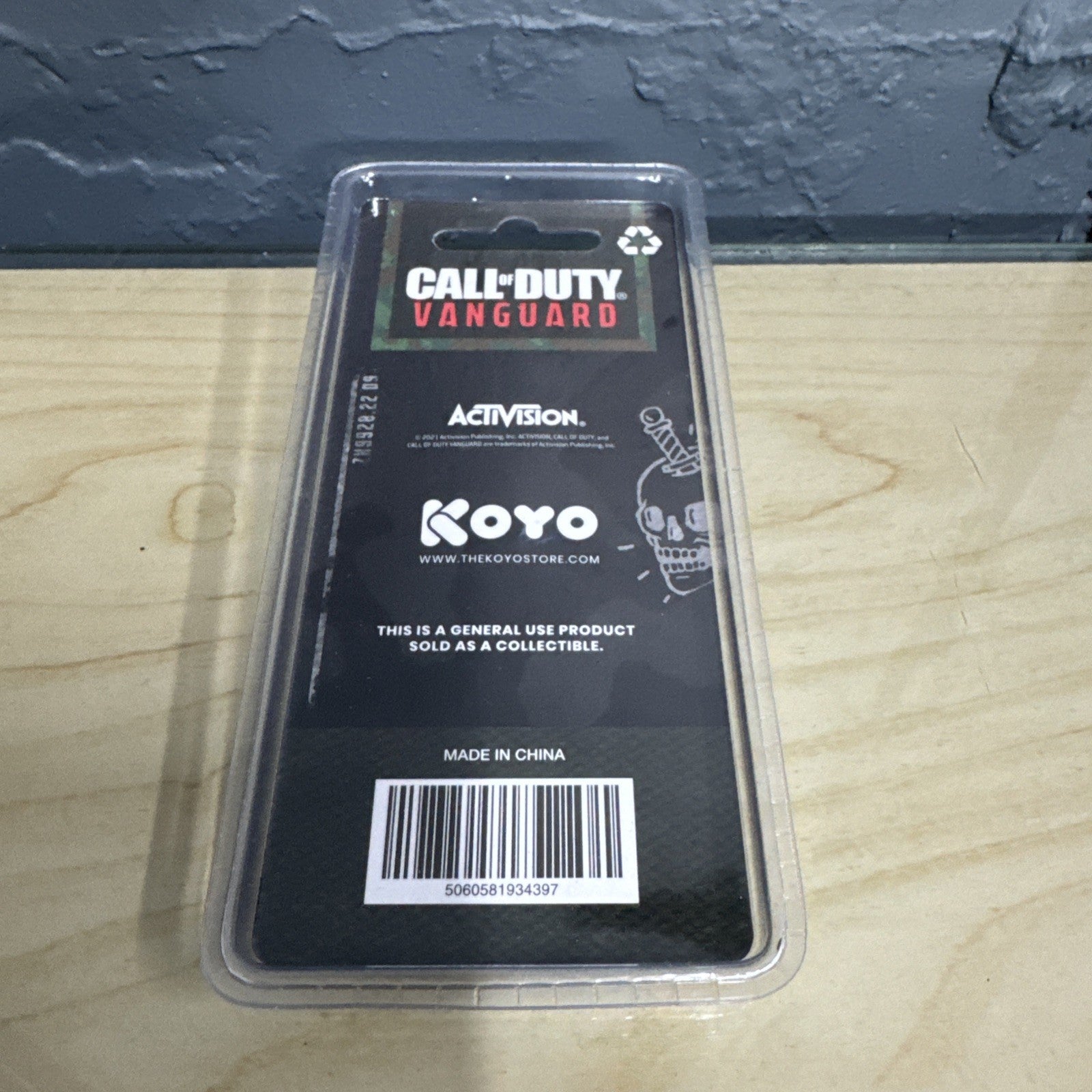 OFFICIAL CALL OF DUTY VANGUARD LOGO KEYCHAIN KEYRING