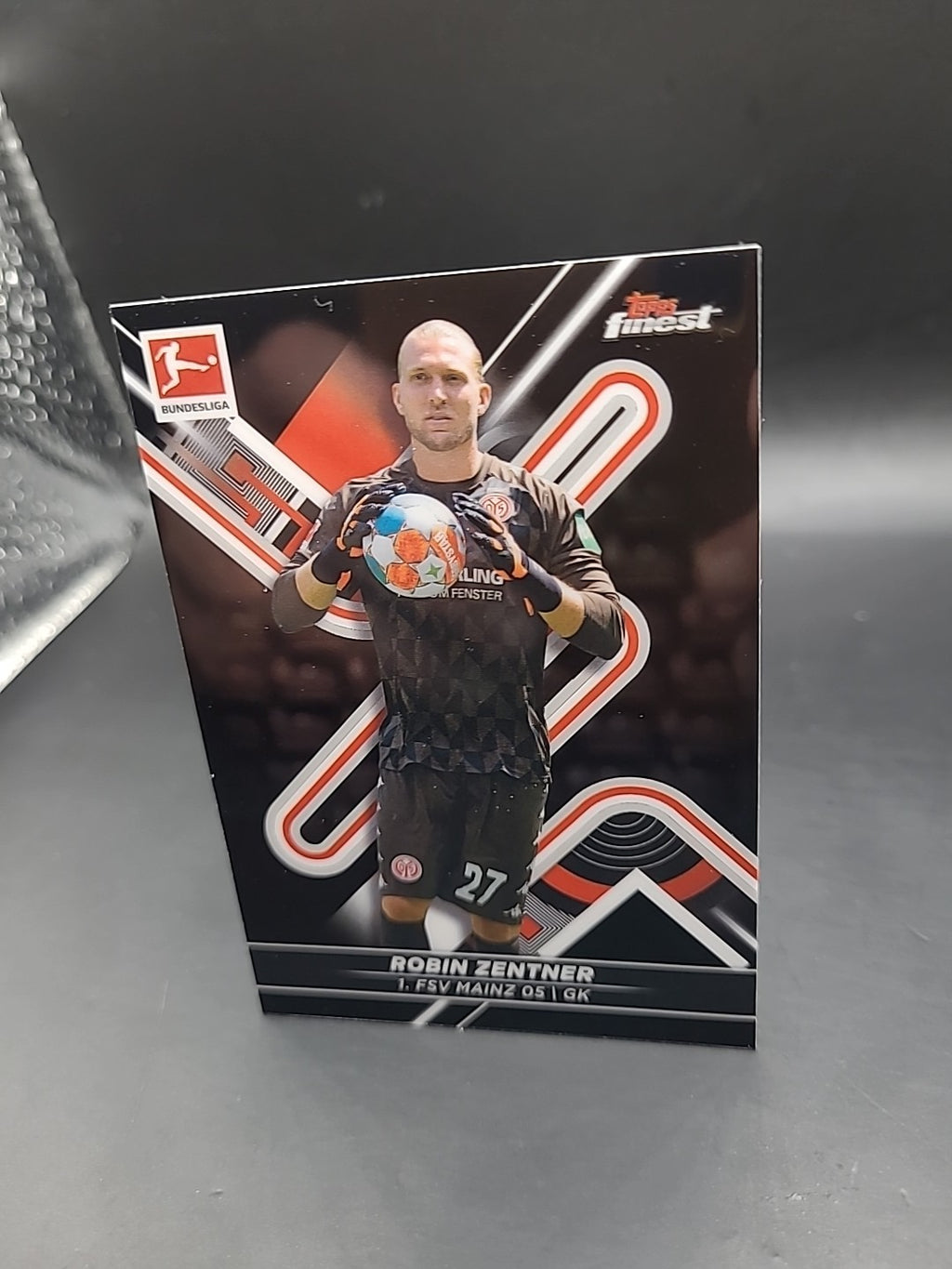Topps Finest Bundesliga 2022 Football Card No. 110 Robin Zentner