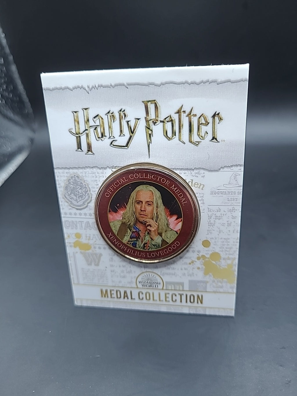 HARRY POTTER MEDAL XENOPHILIUS LOVEGOOD RHYS IFANS JK ROWLING WARNER BROS