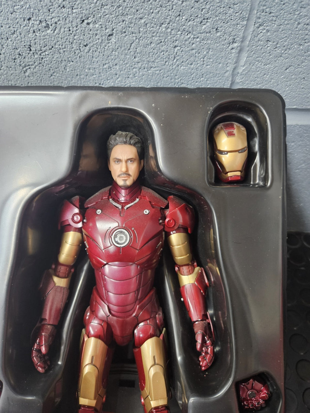 Hot Toys Mark III (3) Iron Man MMS75 1/6 Scale Action Figure 