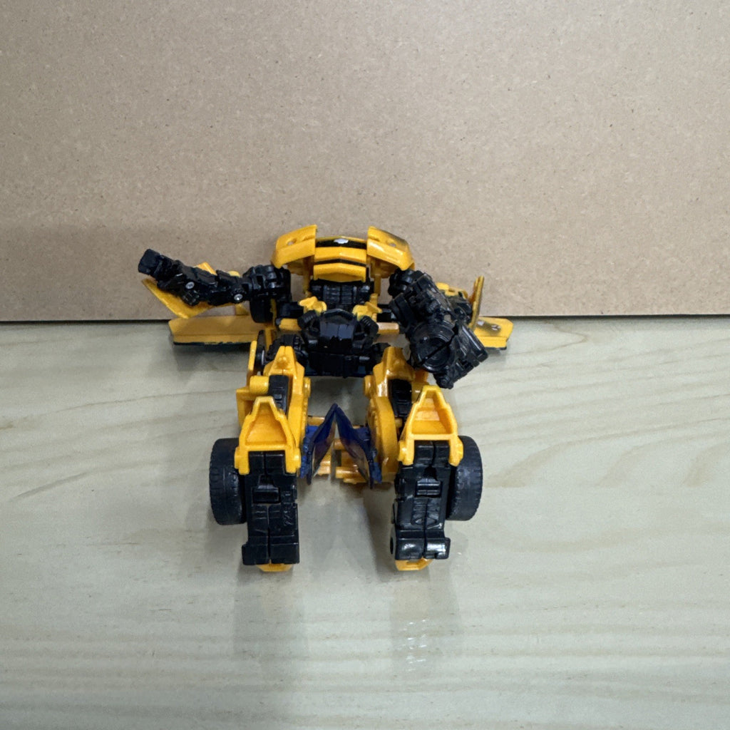 Transformers 2007 Movie Concept Camaro Bumblebee Battledamaged