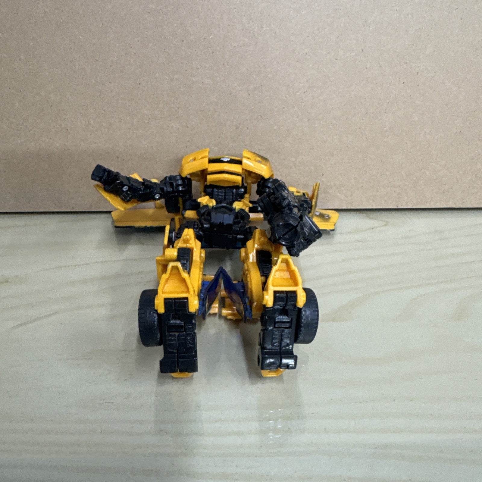 Transformers 2007 Movie Concept Camaro Bumblebee Battledamaged