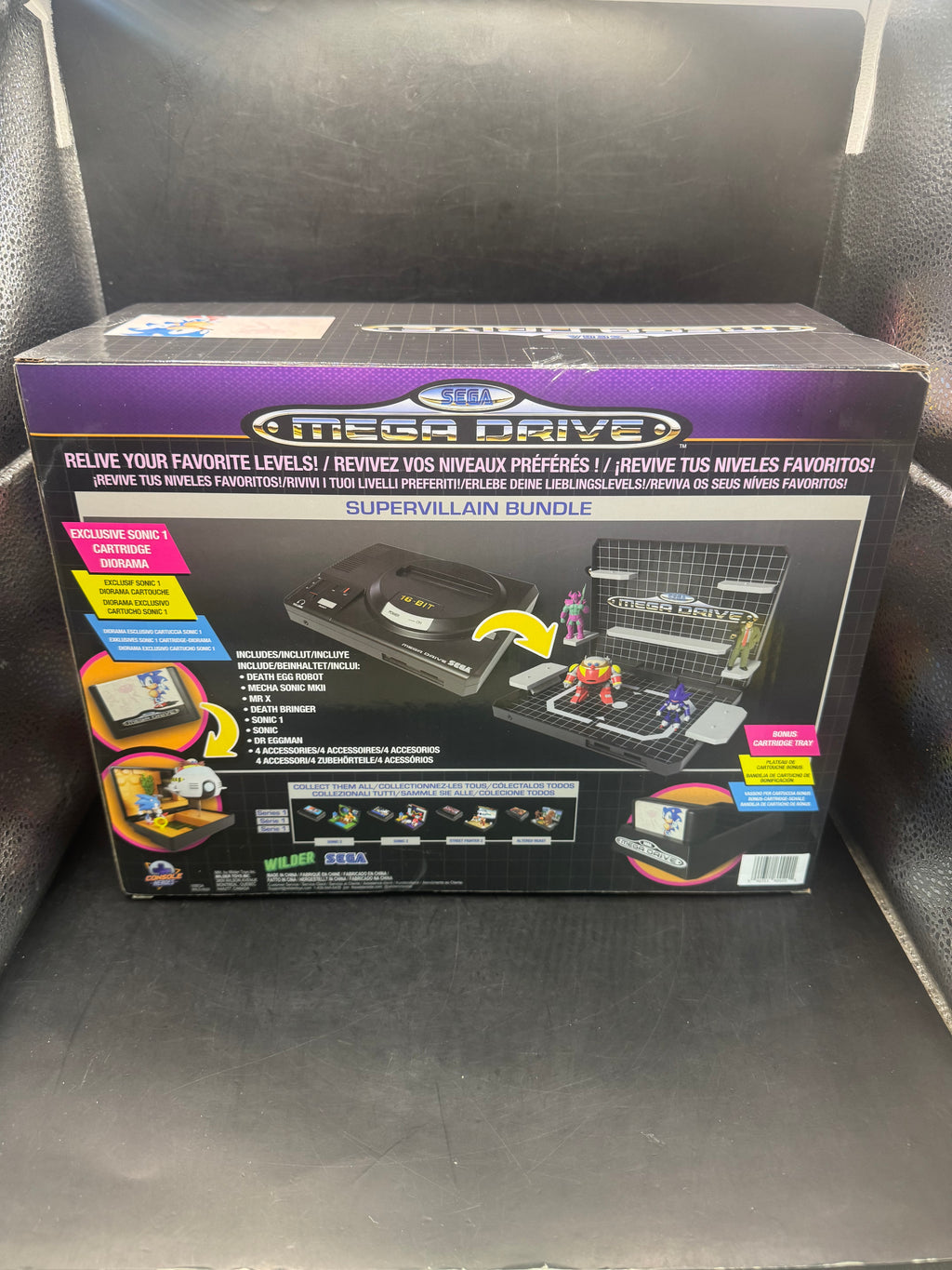 Sega Mega Drive Supervillain bundle Diorama