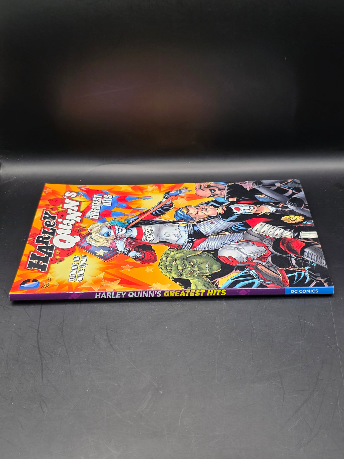 DC HARLEY QUINN'S GREATEST HITS GRAPHIC NOVEL
