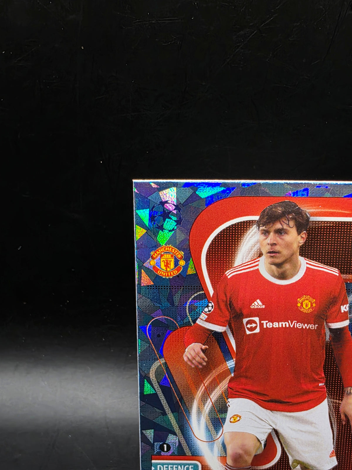 VICTOR LINDELOF 21-22 Topps Match Attax Crystal Parallel