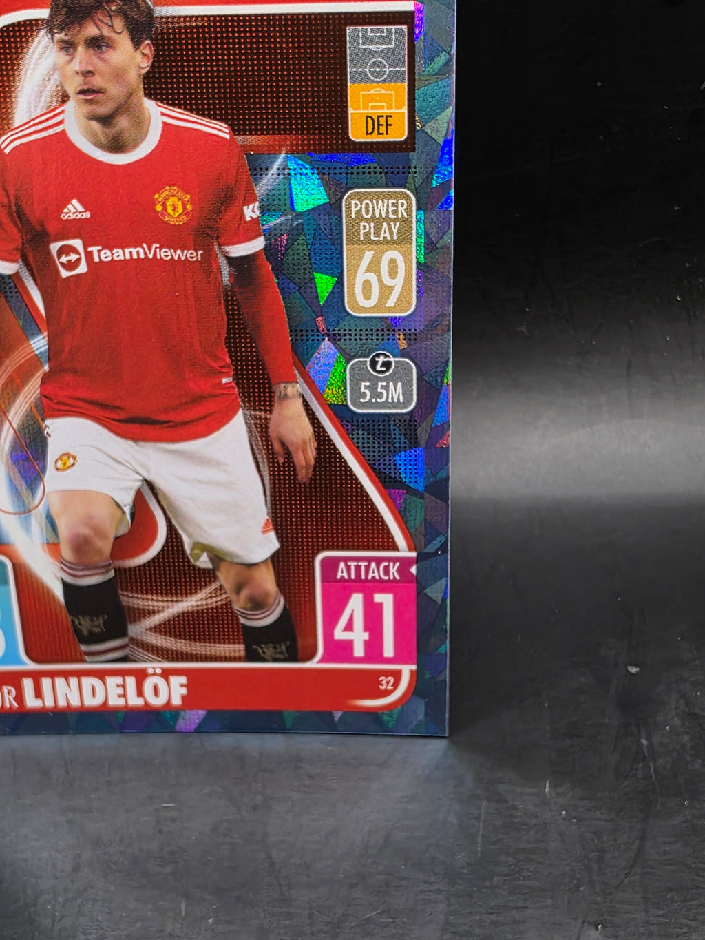 VICTOR LINDELOF 21-22 Topps Match Attax Crystal Parallel