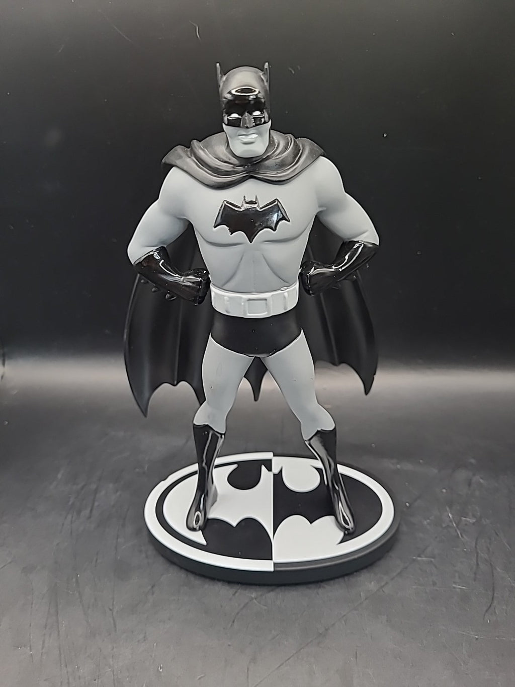Batman Black & White Statue By Dick Sprang Limited Edition