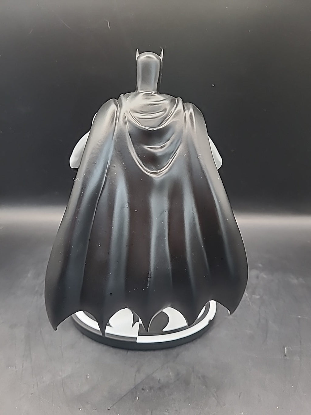 Batman Black & White Statue By Dick Sprang Limited Edition