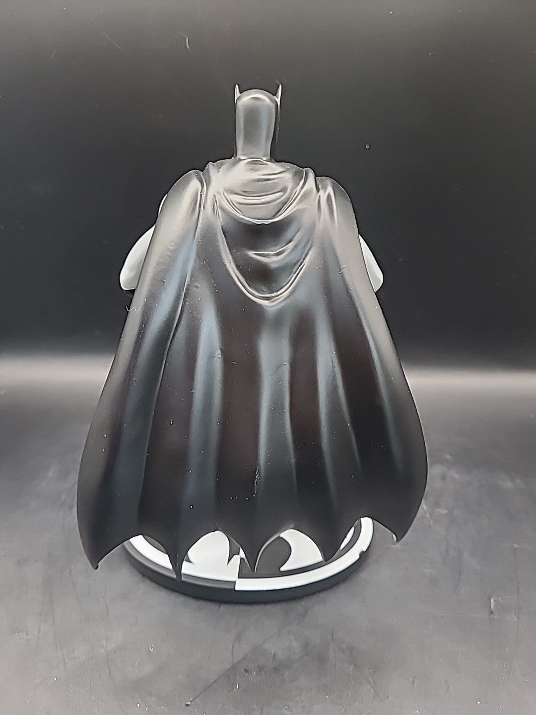 Batman Black & White Statue By Dick Sprang Limited Edition