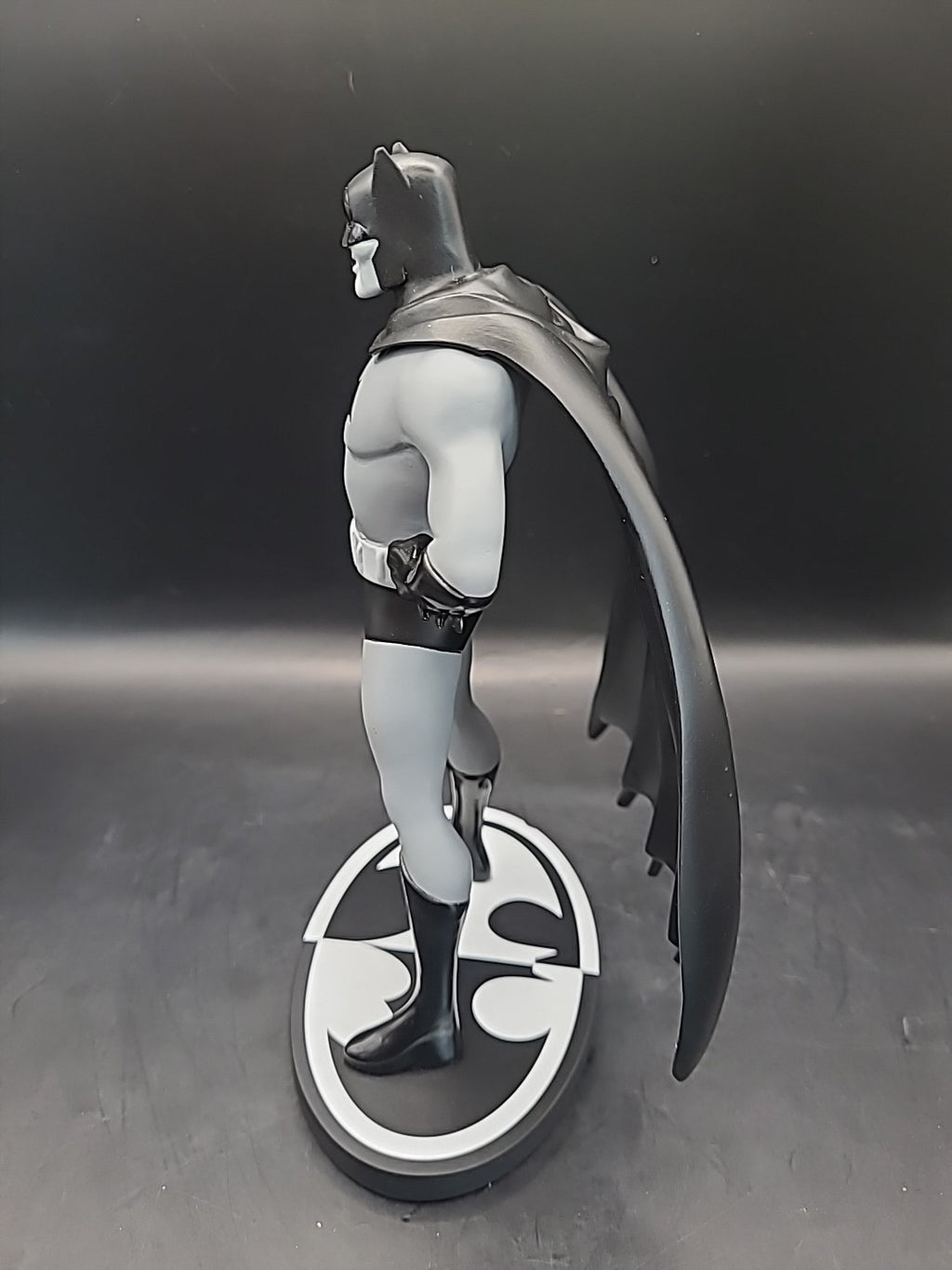 Batman Black & White Statue By Dick Sprang Limited Edition
